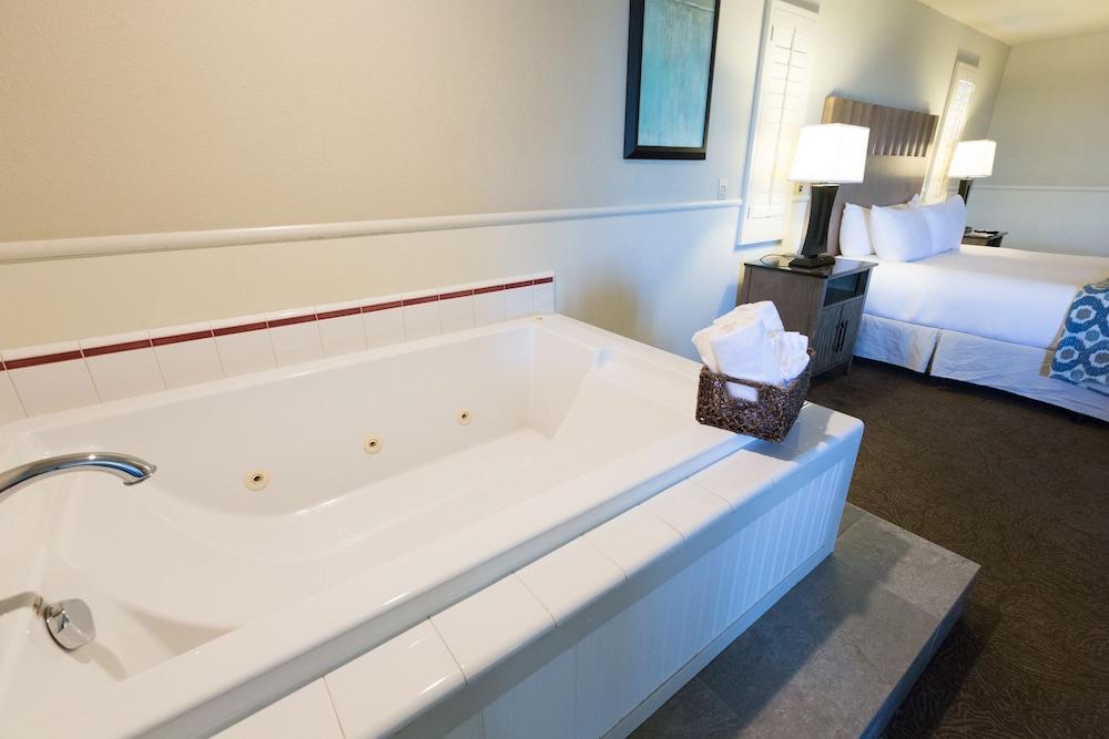 Cambria Landing Inn And Suites Kültér fotó