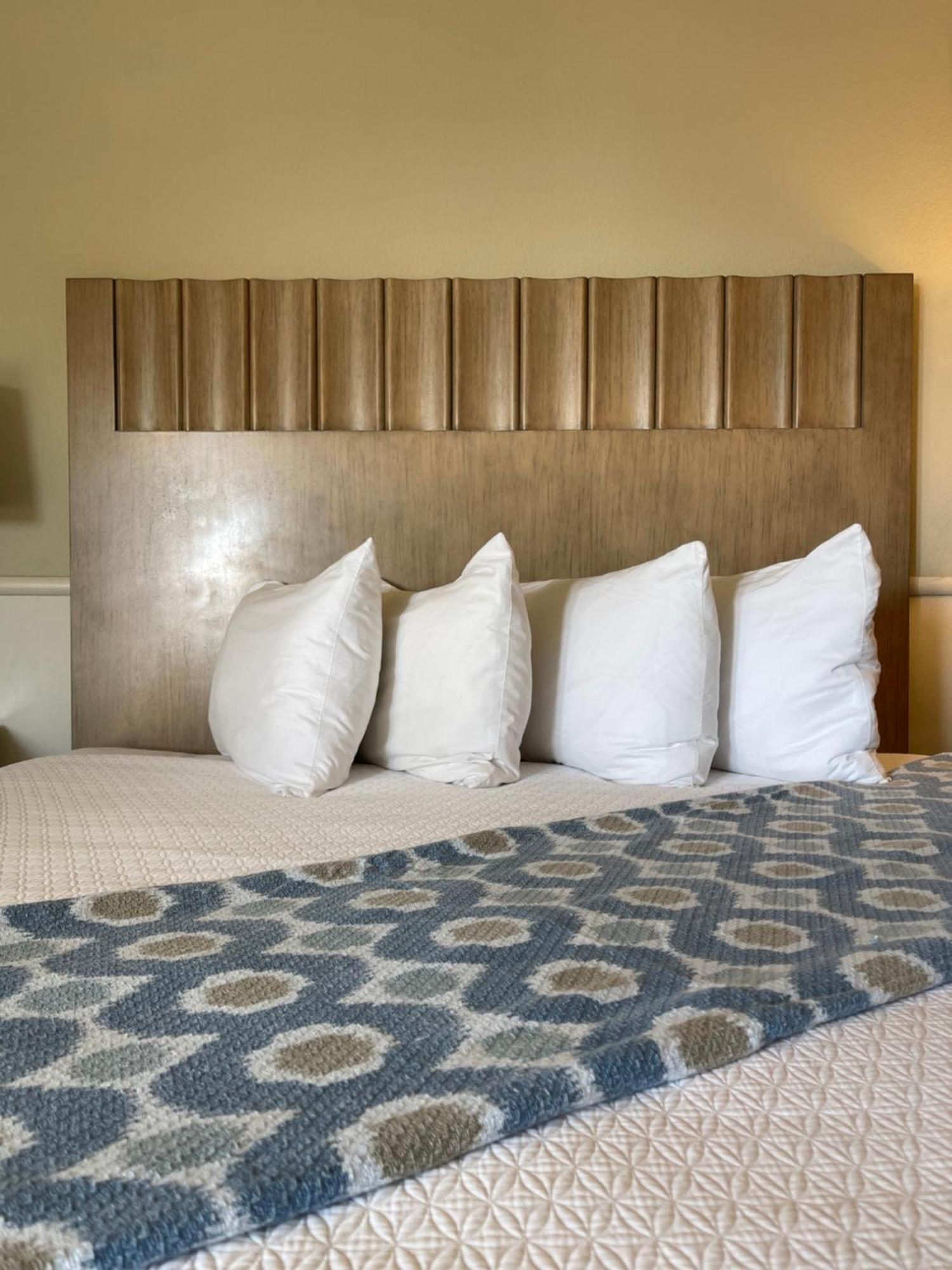 Cambria Landing Inn And Suites Kültér fotó
