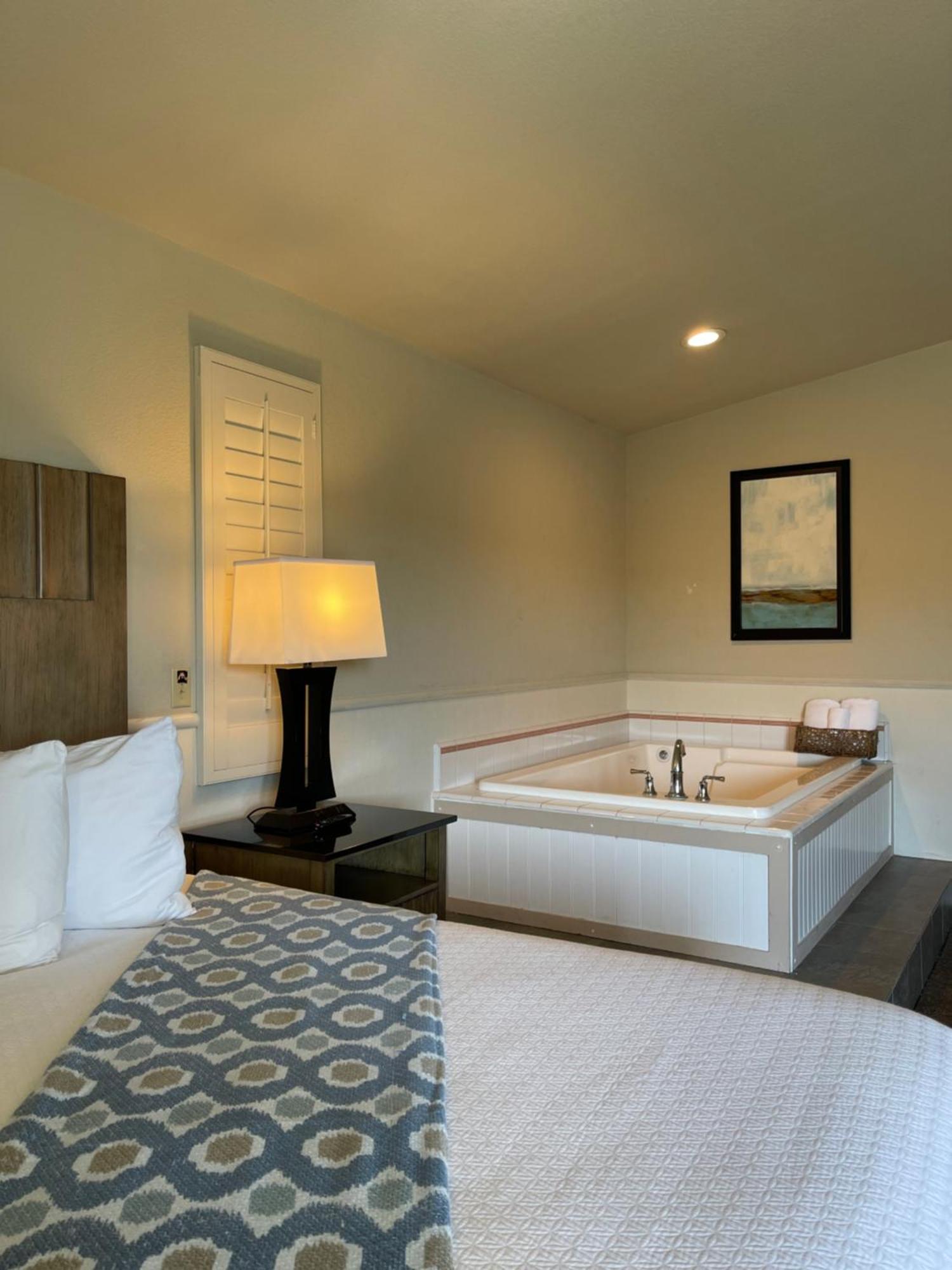 Cambria Landing Inn And Suites Kültér fotó