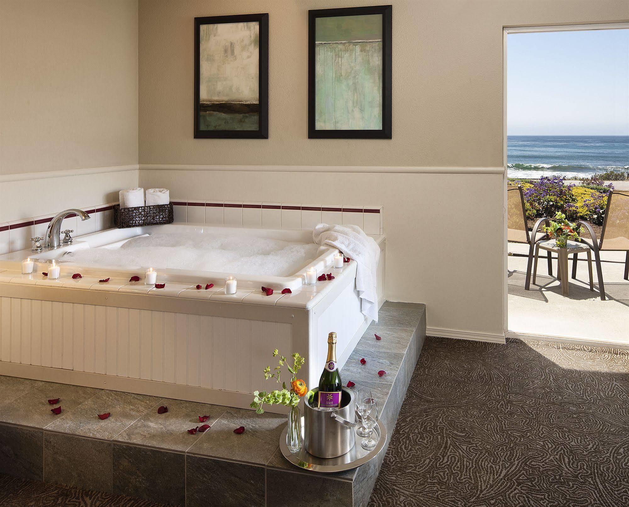 Cambria Landing Inn And Suites Kültér fotó