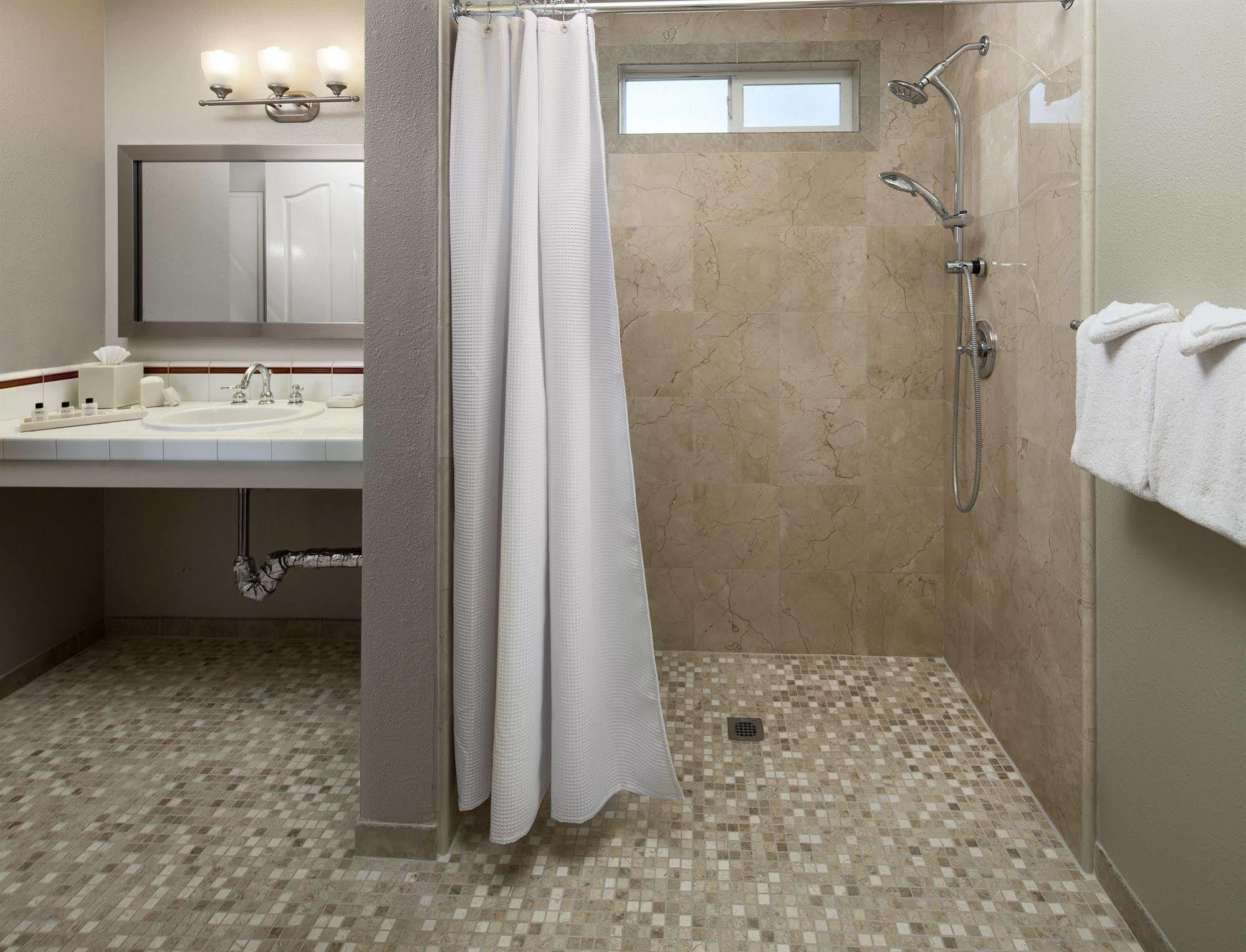 Cambria Landing Inn And Suites Kültér fotó